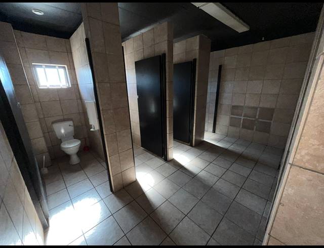 370M² BUSINESS TO LET IN PARKLANDS